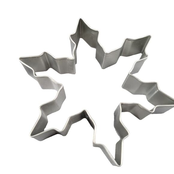 Snowflake Cookie Cutters Set of 3 - Winter Holiday Baking Stainless Steel - Picture 12 of 13